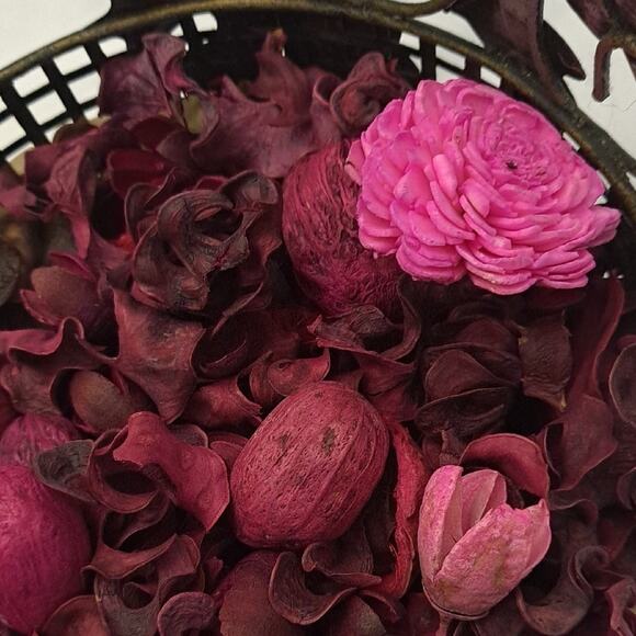 Decorative Basket with Pink Accents Potpurri Scented Very Fragrant - Picture 4 of 7